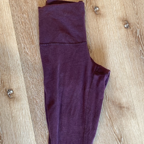 They’re a red and black mix, kind of! They make a burgundy colour. - Picture 2 of 3